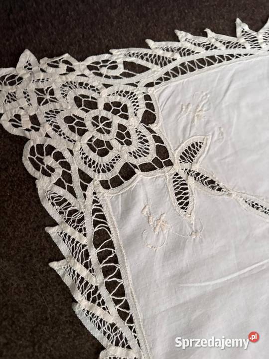 obrus haftowany z koronkami rękodzieło Zabrze