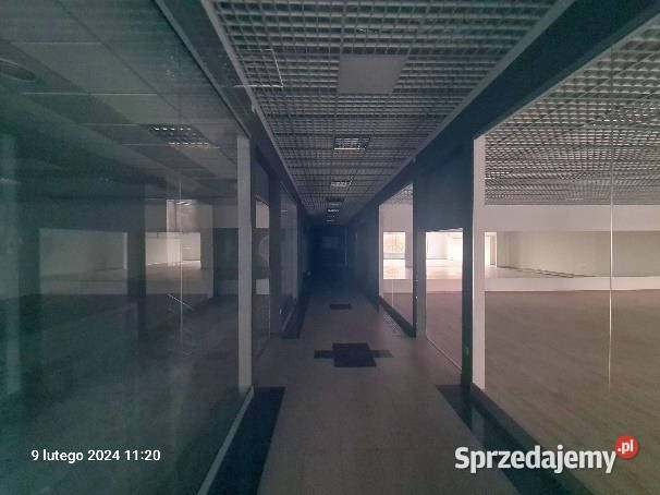 Działka zabudowana budynkiem handlowo usługowym