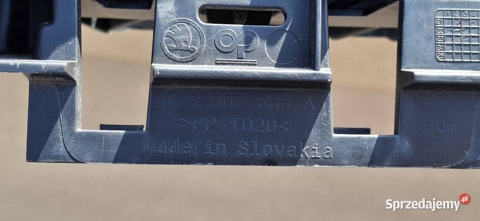 SKODA KAROQ ŚLIZG ZDERZAKA TYŁ ŚRODKOWY sprzedam