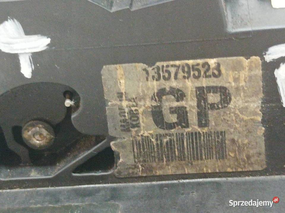 ZAMEK DRZWI PRAWY PRZÓD EU 13579523 Opel Astra