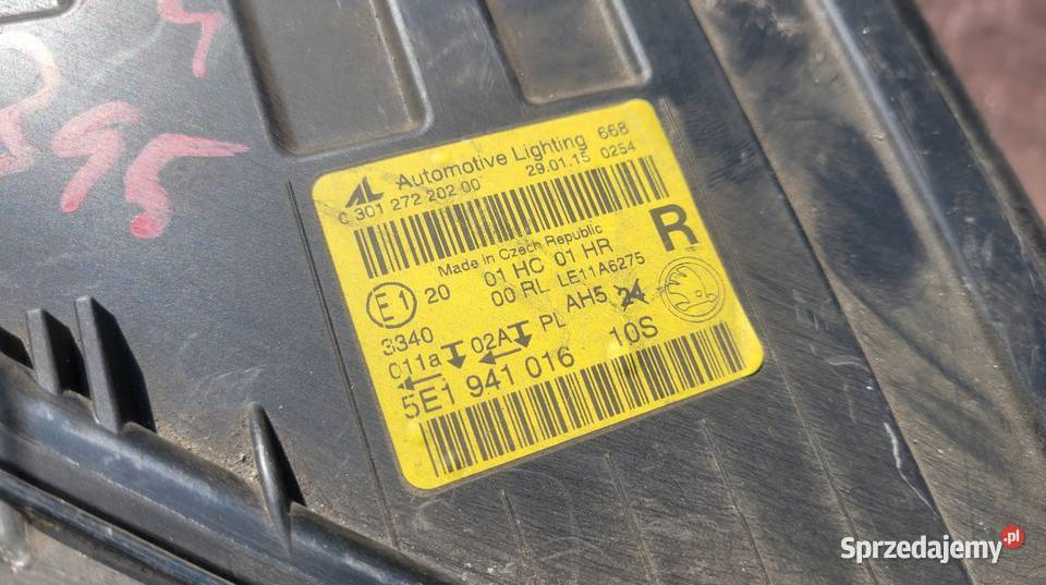 SKODA OCTAVIA III REFLEKTOR PRAWY LAMPA PRAWA Lampy przednie