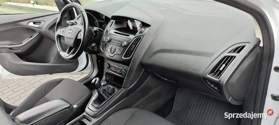 Ford Focus 10 benzyna Rok produkcji 2017 Wola