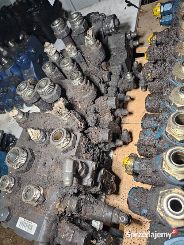 Rozdzielacz hydrauliczny Komatsu WB 97 na części