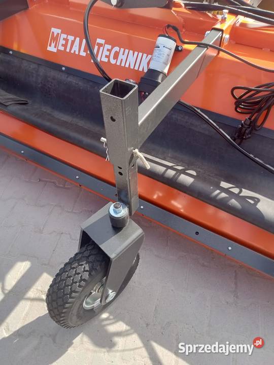 Zamiatarka drogowa 20m firmy Metal Technik Włocławek