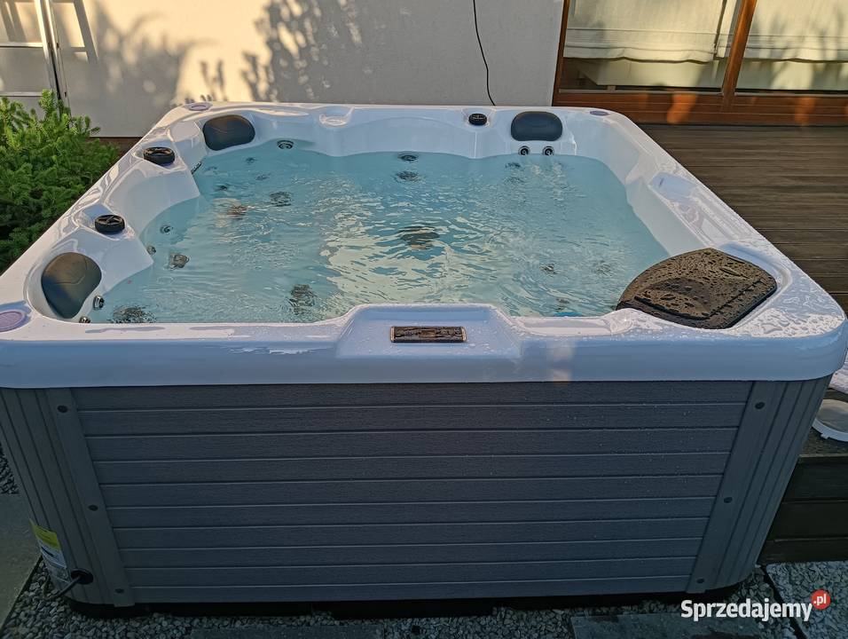 Wanna z hydromasażem Trident Jacuzzi Lublin