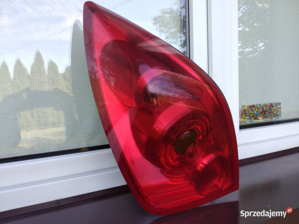 Nissan Primera P12 hatchback HB lampa tył tylna Sieradz