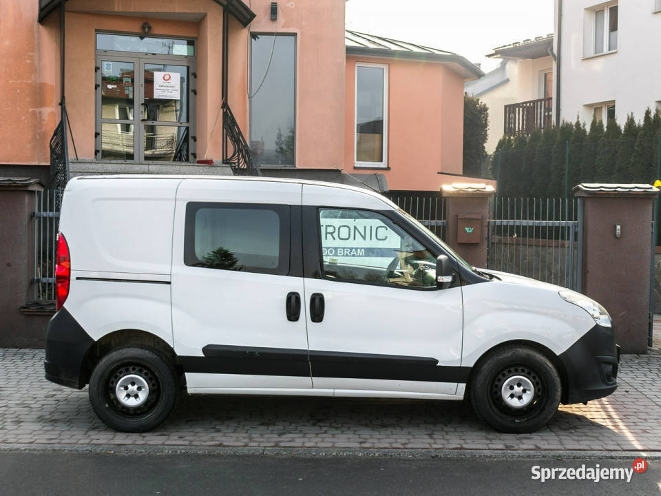 Opel Combo 13Diesel90Parktronic manualna Nowy Sącz