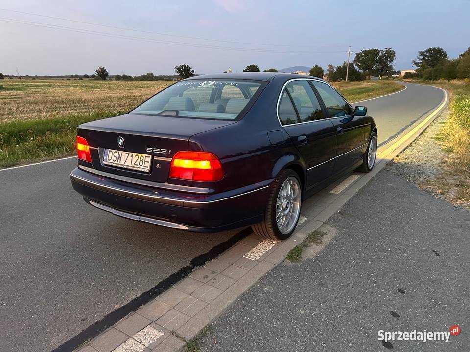 BMW 523 samochód osobowy 1998r