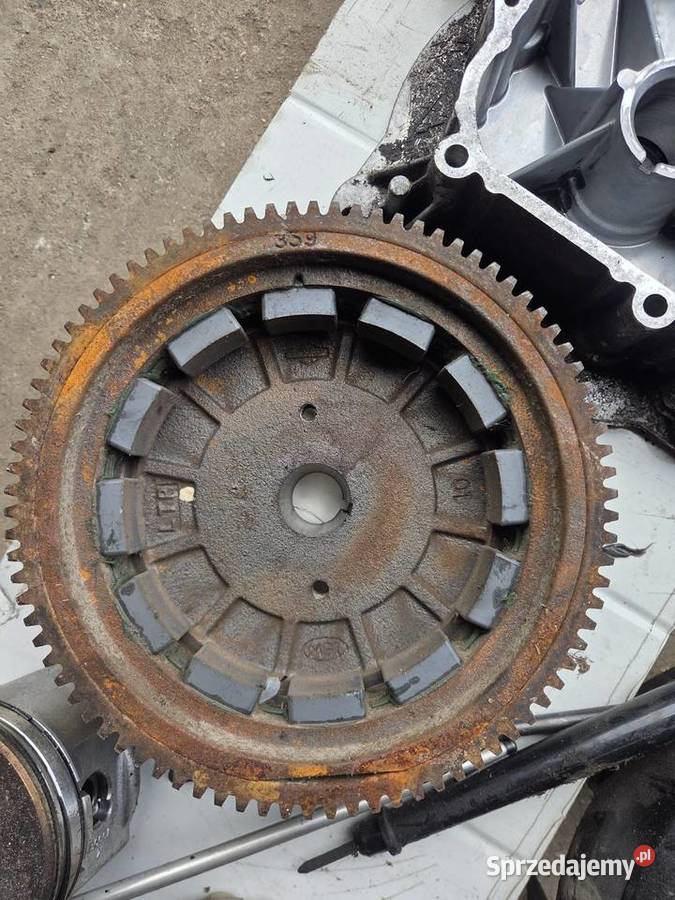 Glowica kolo zamachowe briggs stratton 145 tlok