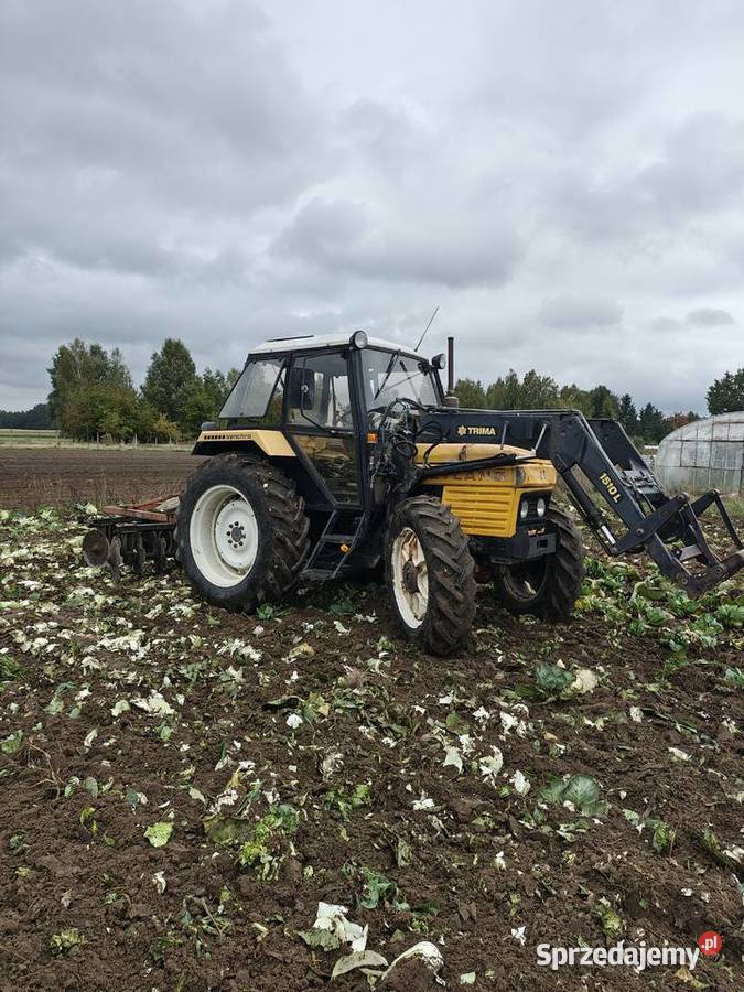 Leyland 704 z turem Traktor Case 1490