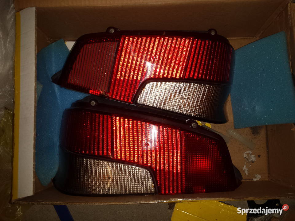 Lampy tylne Peugeot 106r model 1 1996r Rok produkcji 1999 Mielec
