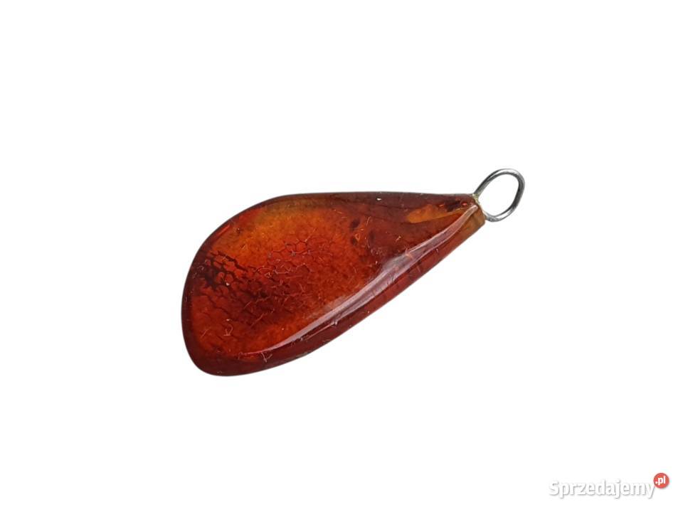 Stary wisiorek bursztynowy w kształcie łezki