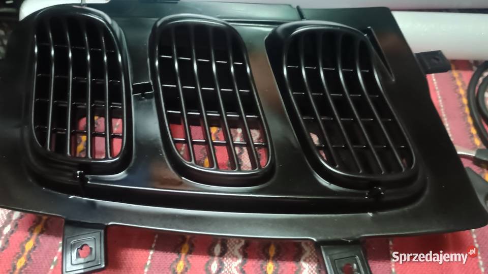 Renault Twingo I Wlot powietrza w masce Poznań