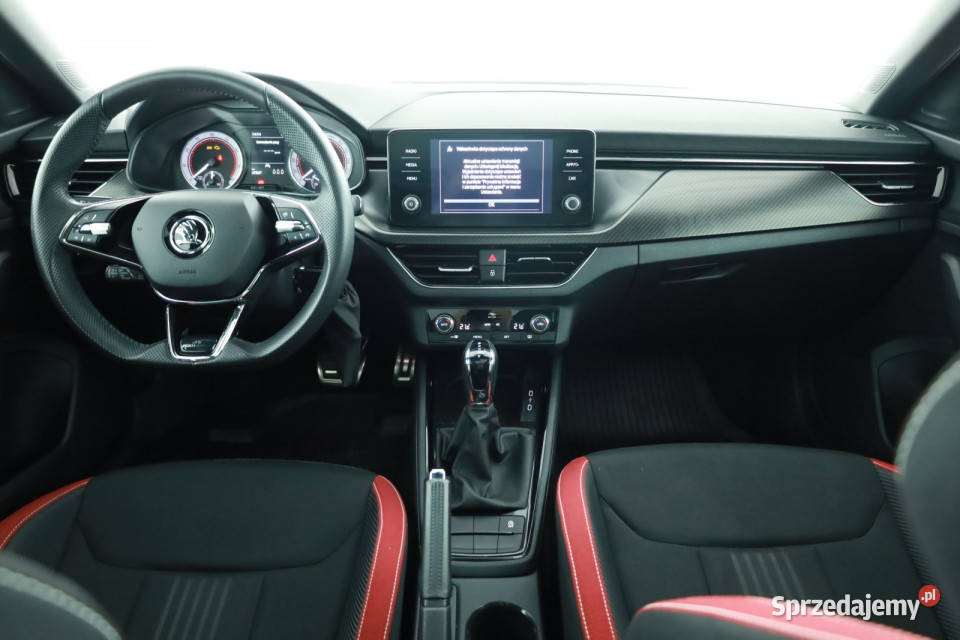 Skoda Scala 15 TSI asystent pasa ruchu