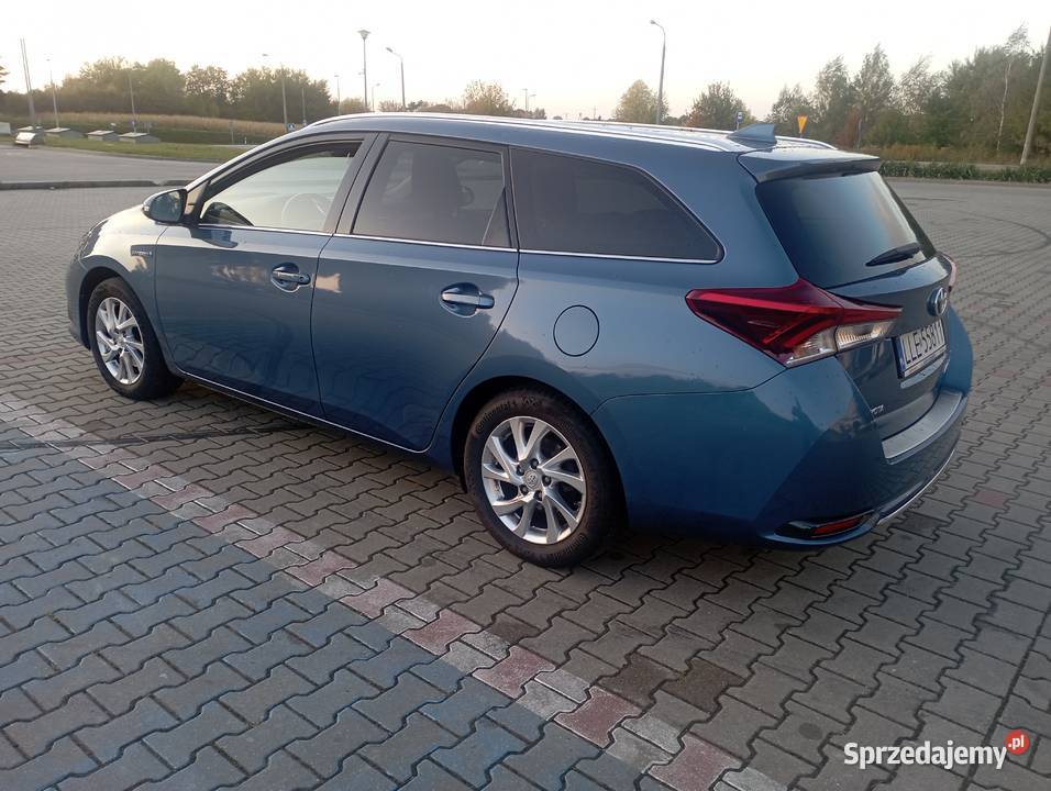 Toyota Auris 18 hybrid Łęczna