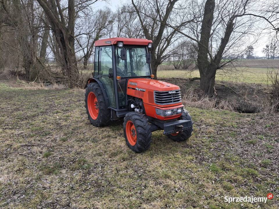 Ciągnik sadowniczy Kubota M8200 narrow Wspomaganie kierownicy wielkopolskie Szamarzewo sprzedam
