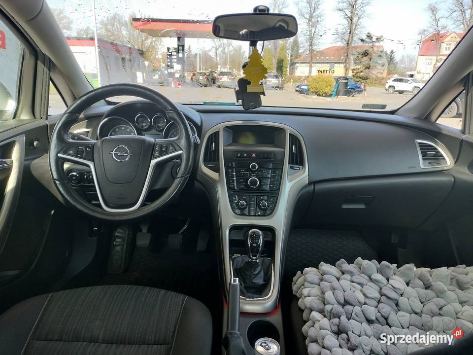 Sprzedam samochód marki Opel Astra j 14 turbo Trzebiatów