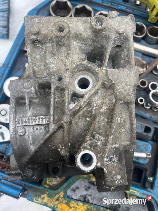 Mocowanie pompy wody Citroen Peugeot 14 11 Części montażowe Radzyń Podlaski