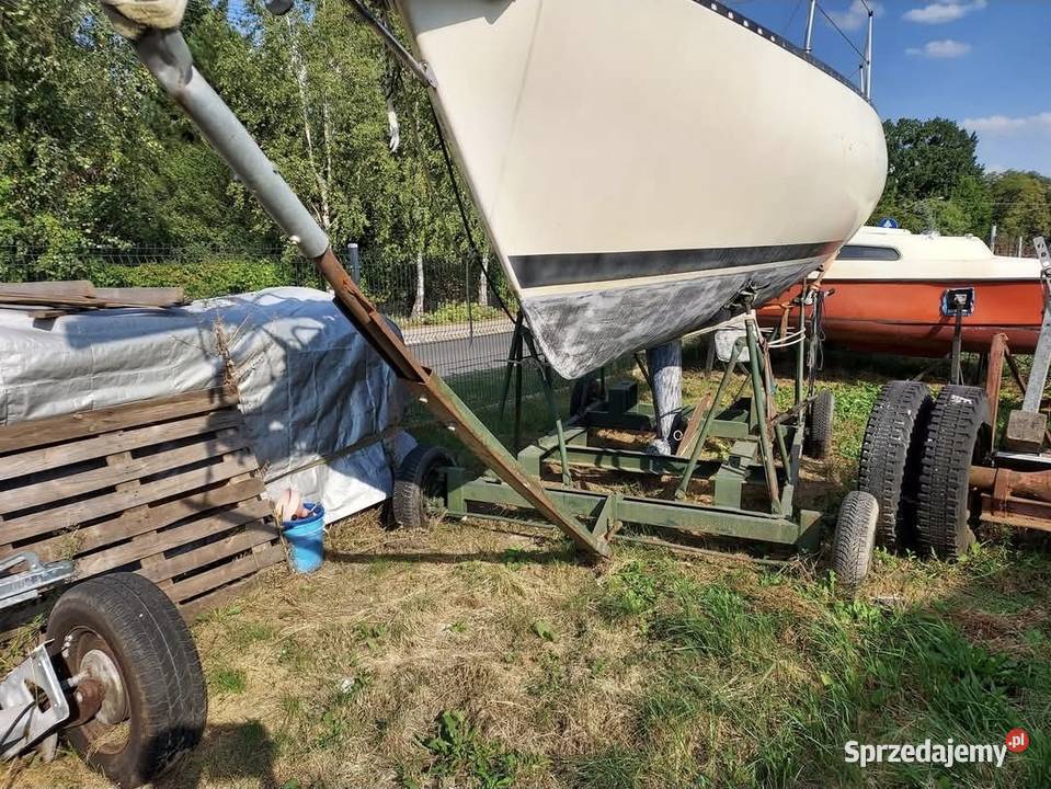 Przyczepa portowa podłodziowa do jachtu