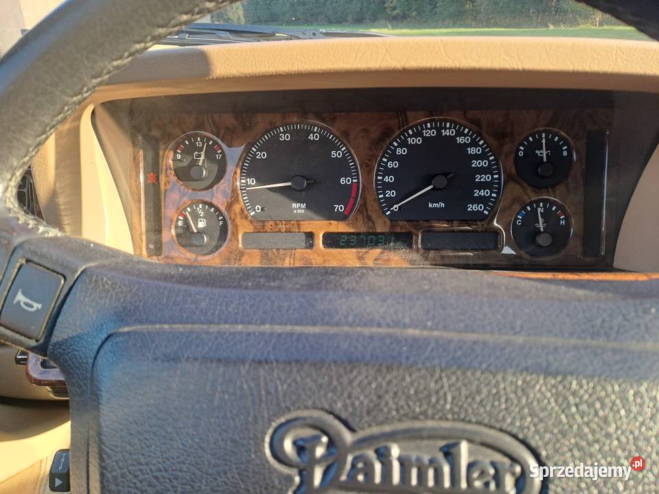 JAGUAR DAIMLER XJ81 V12 gniazdo USB Daimler Motoryzacja Wronki
