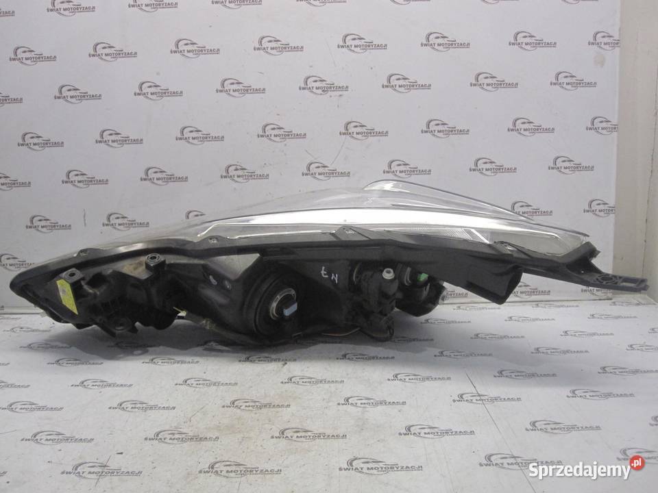 NISSAN MICRA V K14 19r lampa prawa przód