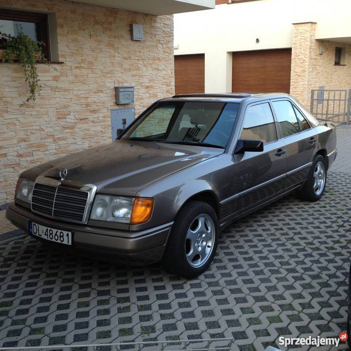Mercedes W124 250D sedan 1988r wąska listwa W124 Legnica