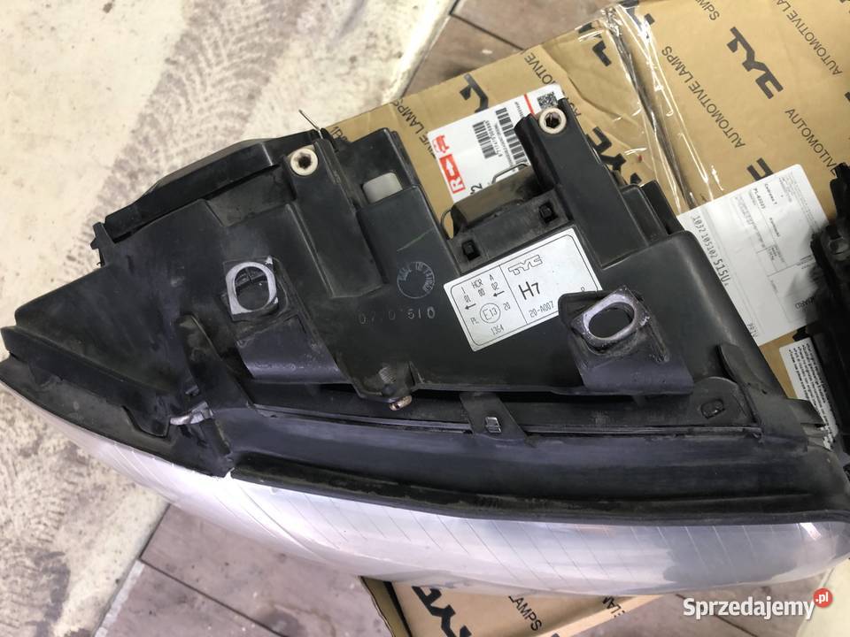 Reflektory Lampy Przednie Audi A4 B6 Kamionki sprzedam