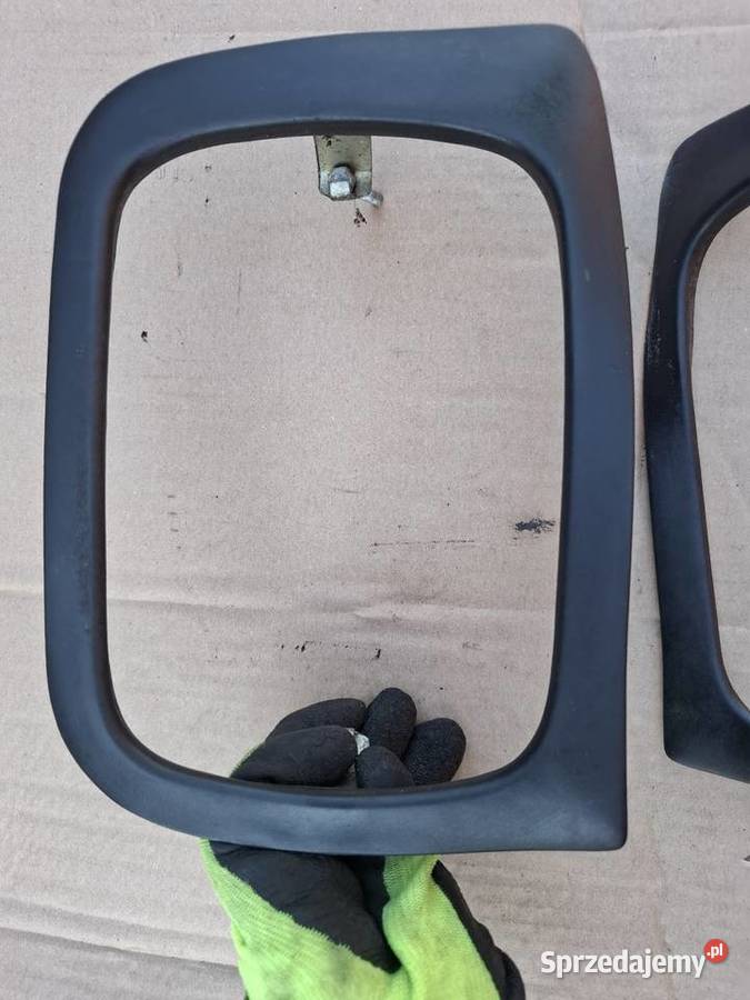 Zewnętrzne ramki reflektorów przednich Fiat 126p osobowe Strzelce Opolskie