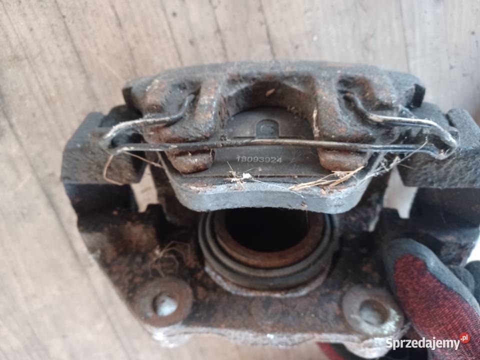 Audi 100 c3 200 c3 5000 zaciski girling przednie Grudziądz