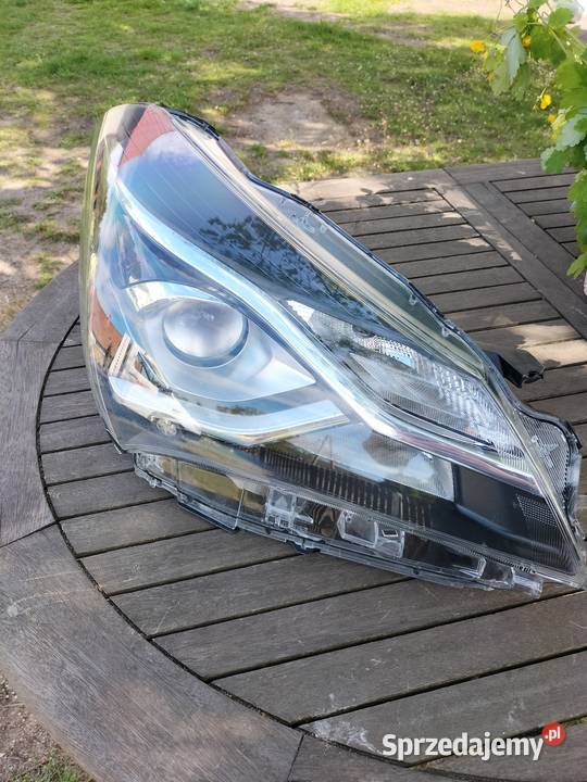 Lampa przednia prawa Toyota Yaris III 3 LIFT lampy przednie Chocianów