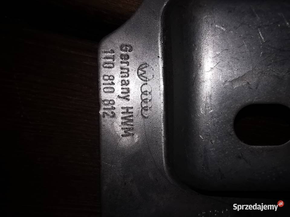 Podpora wspornika belki silnika ORYGINAŁ 1T0 810 Karoseria Luzino