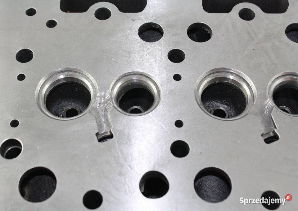 Głowica Cylindrów Silnika Kubota Z651 L1501 L175