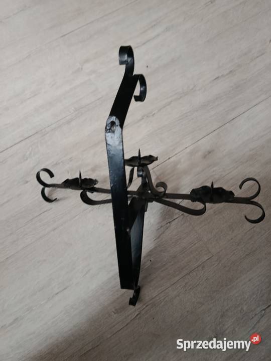 Metalowy kłuty świecznik trzy ramiona stary Choszczno
