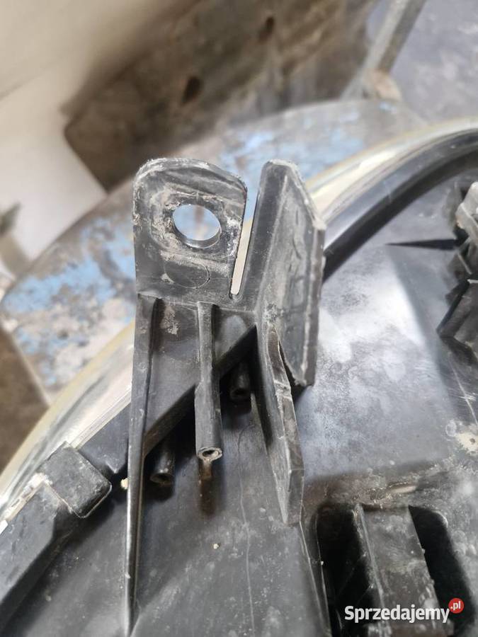 LAMPA PEUGEOT 407 XENON PRAWY I LEWY osobowe lubelskie Stoczek Łukowski