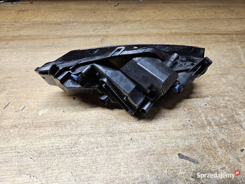 SKODA OCTAVIA IV 4 HALOGEN LED PRAWY PRZÓD Międzychód