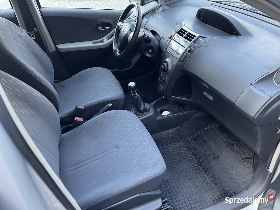 Yaris 13 Salon Polska Bezwypadkowy srebrny Warszawa