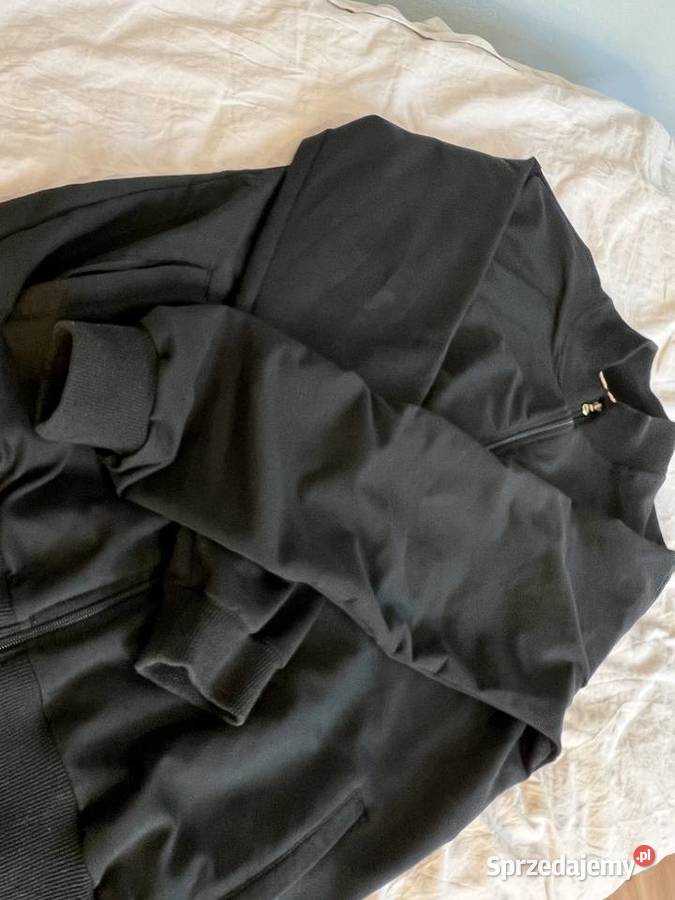 Czarna bluza sweter rozsuwany zasuwany na zamek podkarpackie