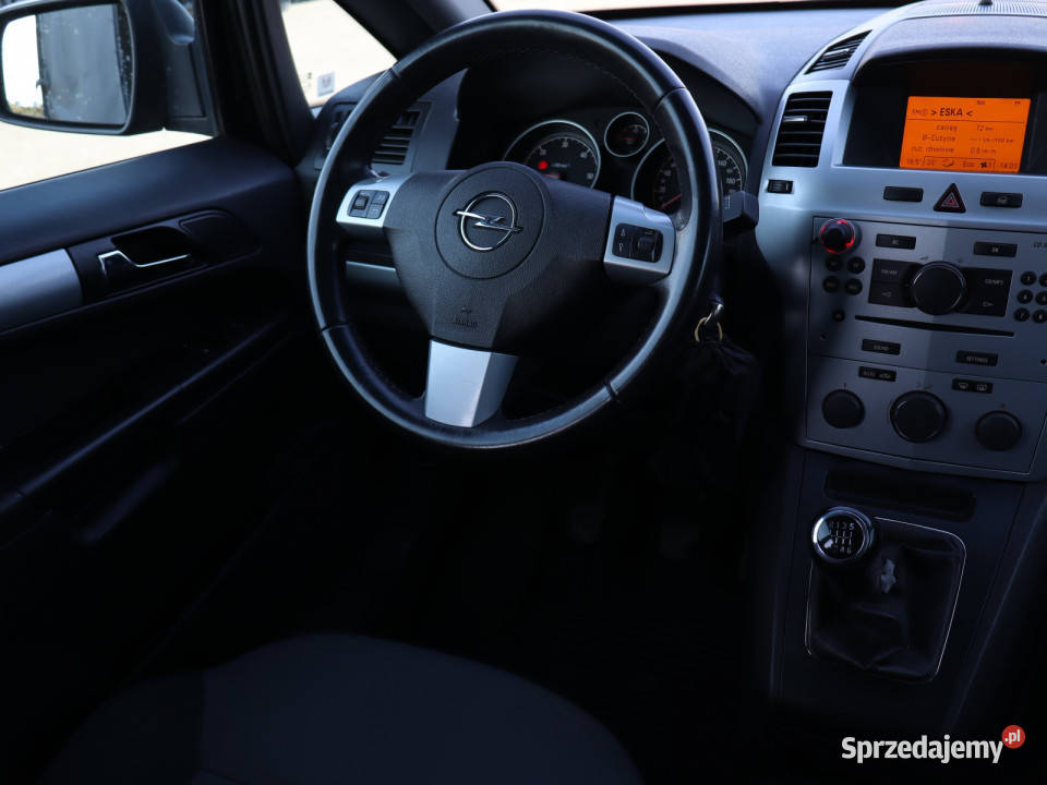 Opel Zafira 17 CDTI światła przeciwmgielne