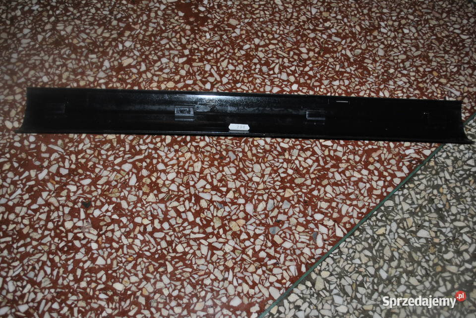 Listwa progu BMW E60 E61 prawy przód Poręba