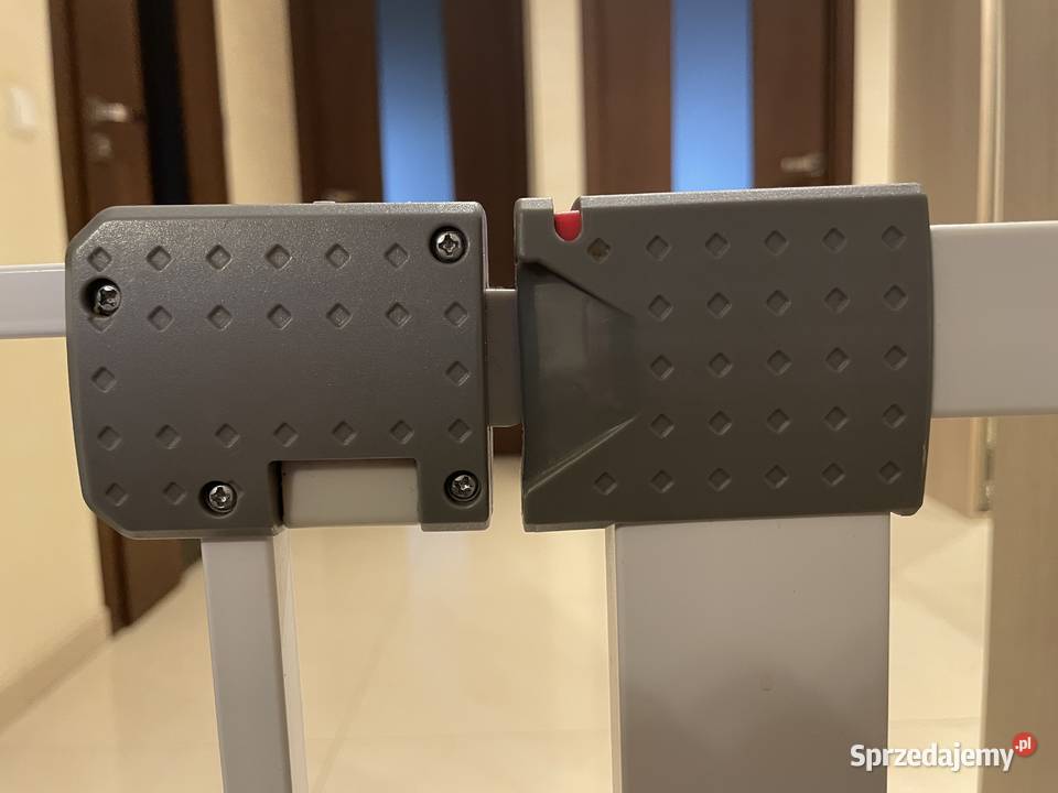 Bramka furtka zabezpieczająca dzieci i zwierząt