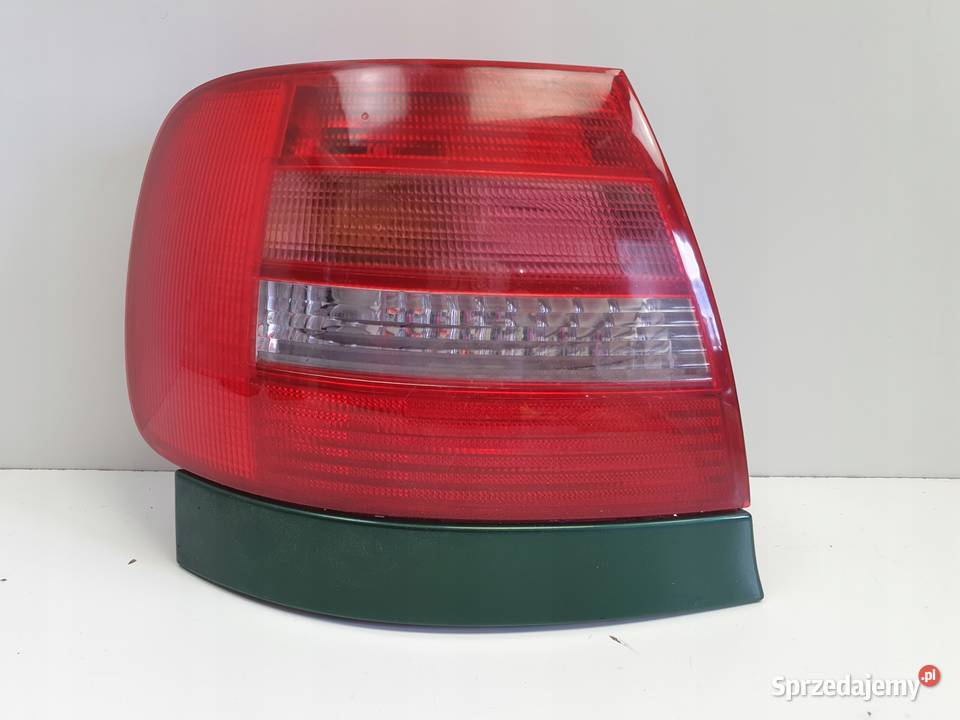 Audi A4 B5 lift sedan 9901r TYLNA LAMPA LEWA Rudka