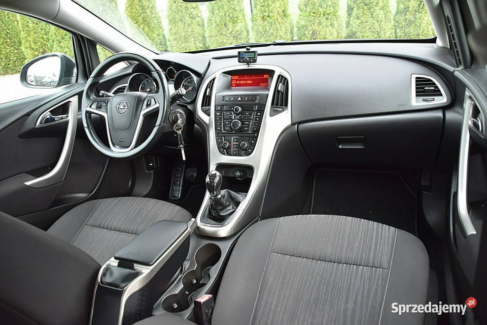 Opel Astra 14 16v Alu Klima Gwarancja J 20092019 Rok produkcji 2011 Nowe Kucice