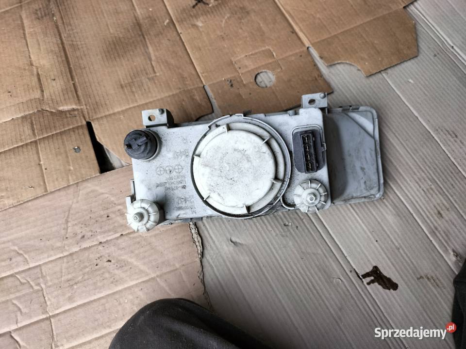 LAMPA PRZÓD PRZEDNIA PRAWA REFLEKTOR Skoda
