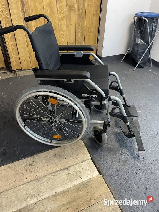Wózek inwalidzki marki  MEYRA