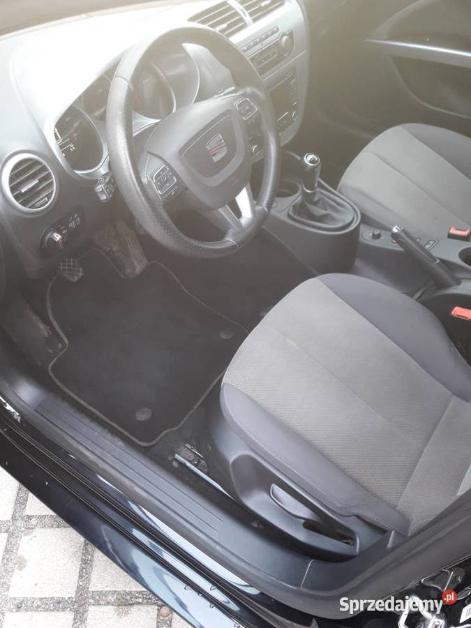 Sprzedam Seat Leon 14 Benzyna Moc 92 kW125 STAN lakier metallic Gniezno