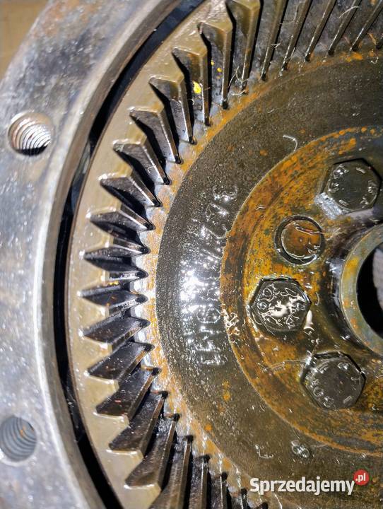 Zwrotnica prawa z piastą Massey Ferguson 3050 Prabuty