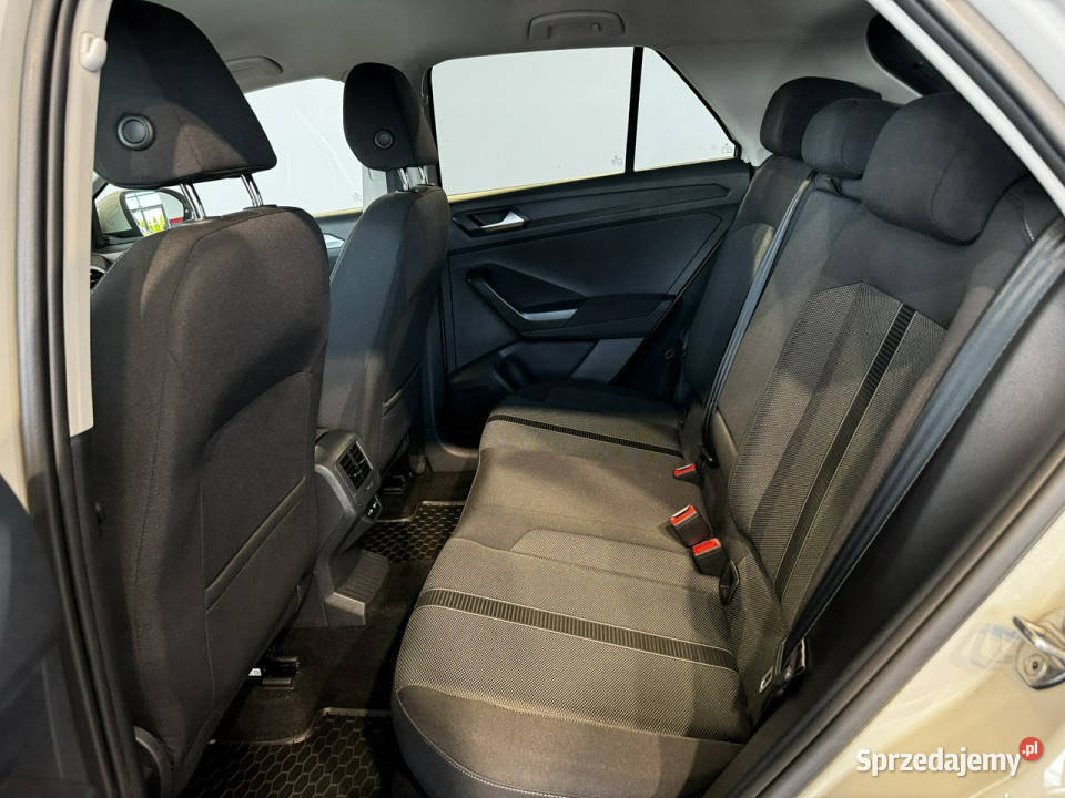 Volkswagen TRoc Life 15TSI 150 DSG 2022 r salon Rok produkcji 2022 Myślenice