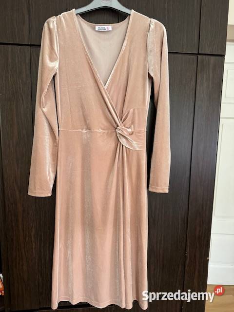 Sukienka beżowa M z weluru delikatna elegancka Częstochowa