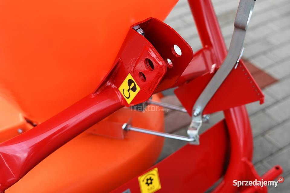 Rozsiewacz sadowniczy z przystawką S200 Strumyk