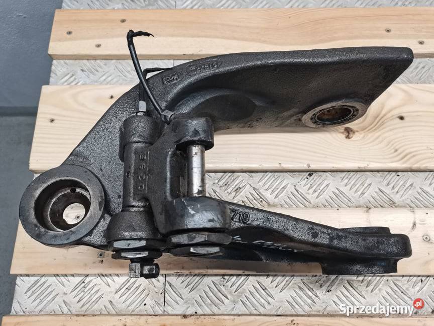 Wahacz Steyr CVT Carraro górny lewy